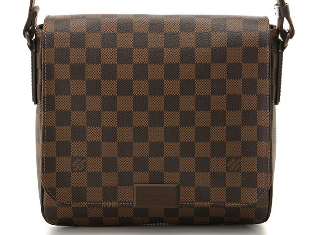 LOUIS VUITTON District Shoulder Bag Damier